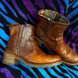 Caterpillar brown booties♥️♥️